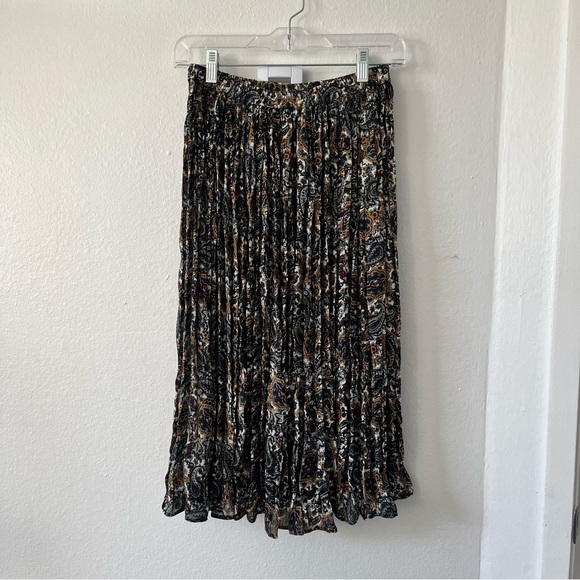 Vintage Express Paisley Pleated Skirt
Compagnie Internationale Express - Picture 1 of 6